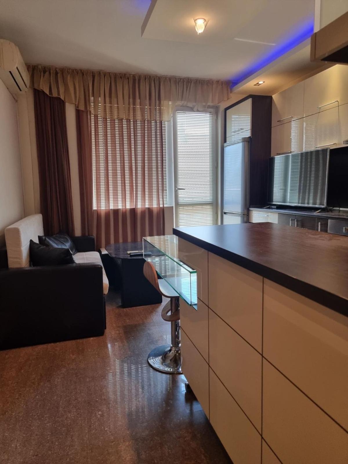 Апартамент Ломбарди Varna Exteriör bild